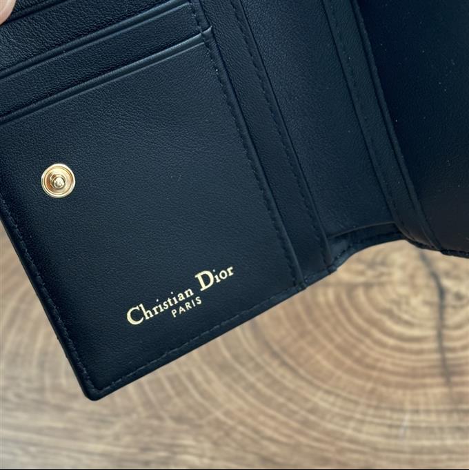 2025228Y 220P182144972